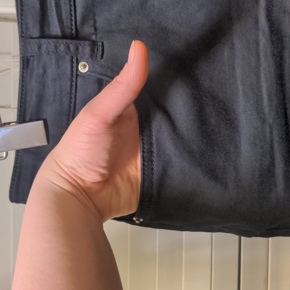 BDG - Urban Outfitters High Waisted Black Short - Size 31 - Picture 3 of 10